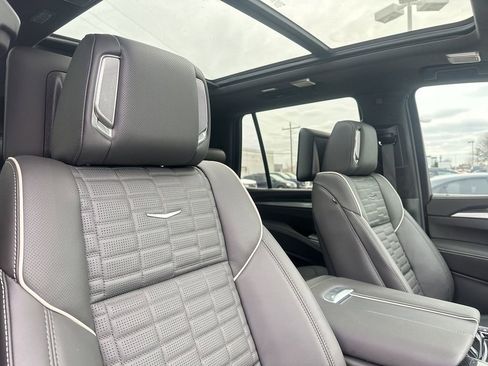 Used 2025 Cadillac Escalade V w/ LPO, ONYX Package image 40