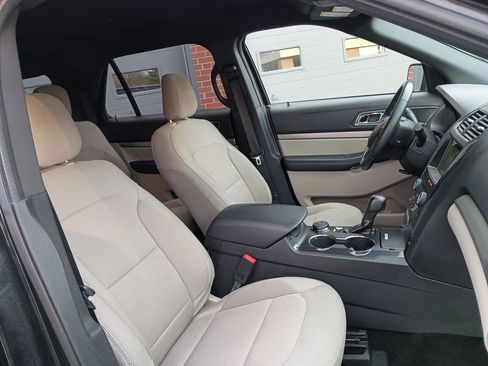 Used 2019 Ford Explorer XLT w/ Equipment Group 201A AWD/4WD image 18
