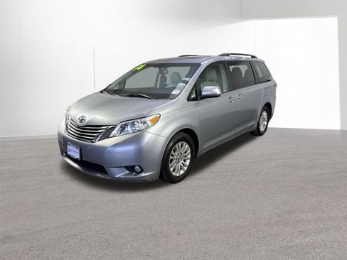 Used 2014 Toyota Sienna XLE FWD image 24