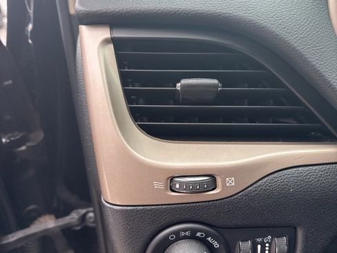 Used 2017 Jeep Cherokee Latitude w/ Safety/Convenience Group image 8