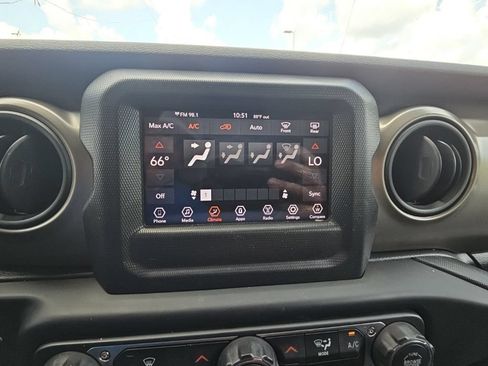 Used 2018 Jeep Wrangler Unlimited Sport S AWD/4WD image 39
