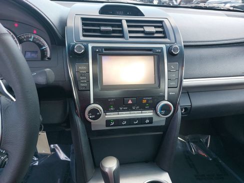 Used 2012 Toyota Camry SE FWD image 19