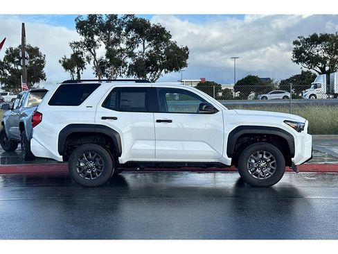 New 2026 Toyota 4Runner SR5 AWD/4WD image 3