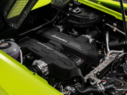 Used 2024 Lamborghini Revuelto image 28