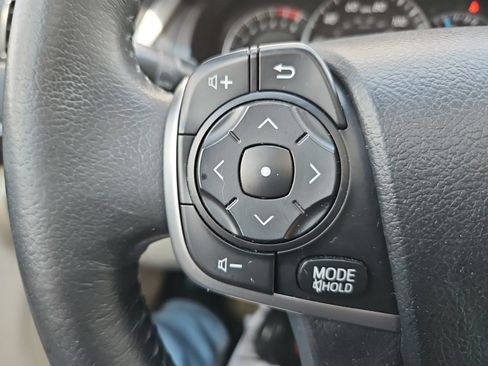 Used 2013 Toyota Camry XLE w/ Leather Pkg FWD image 28