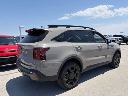 Used 2025 Kia Sorento SX AWD/4WD image 2