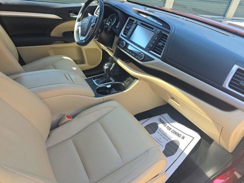 Certified 2017 Toyota Highlander XLE image 20