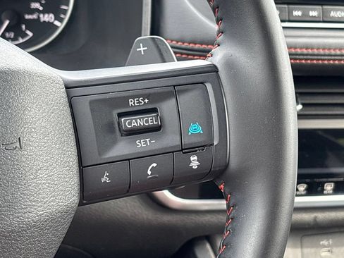 Used 2025 Nissan Rogue SV AWD/4WD image 23