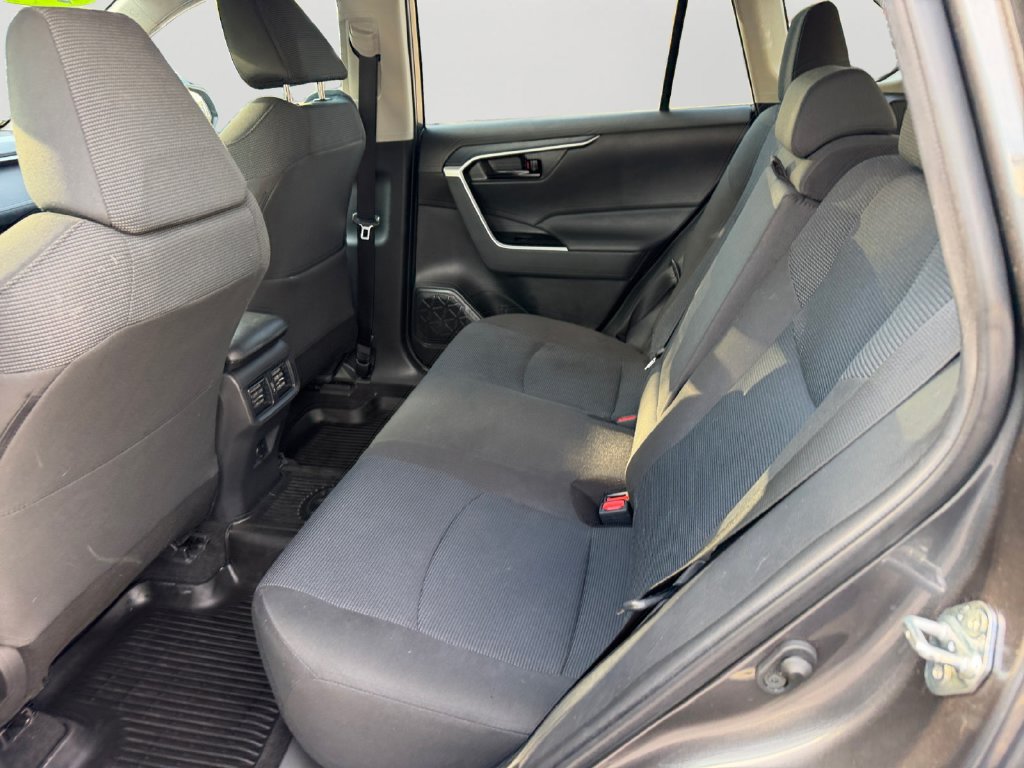 Used 2022 Toyota RAV4 LE AWD/4WD image 15
