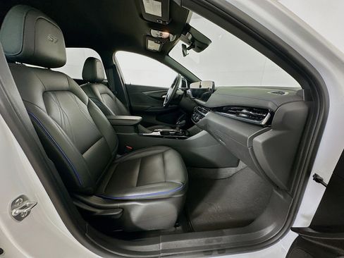 Used 2025 Buick Envista Sport Touring image 29