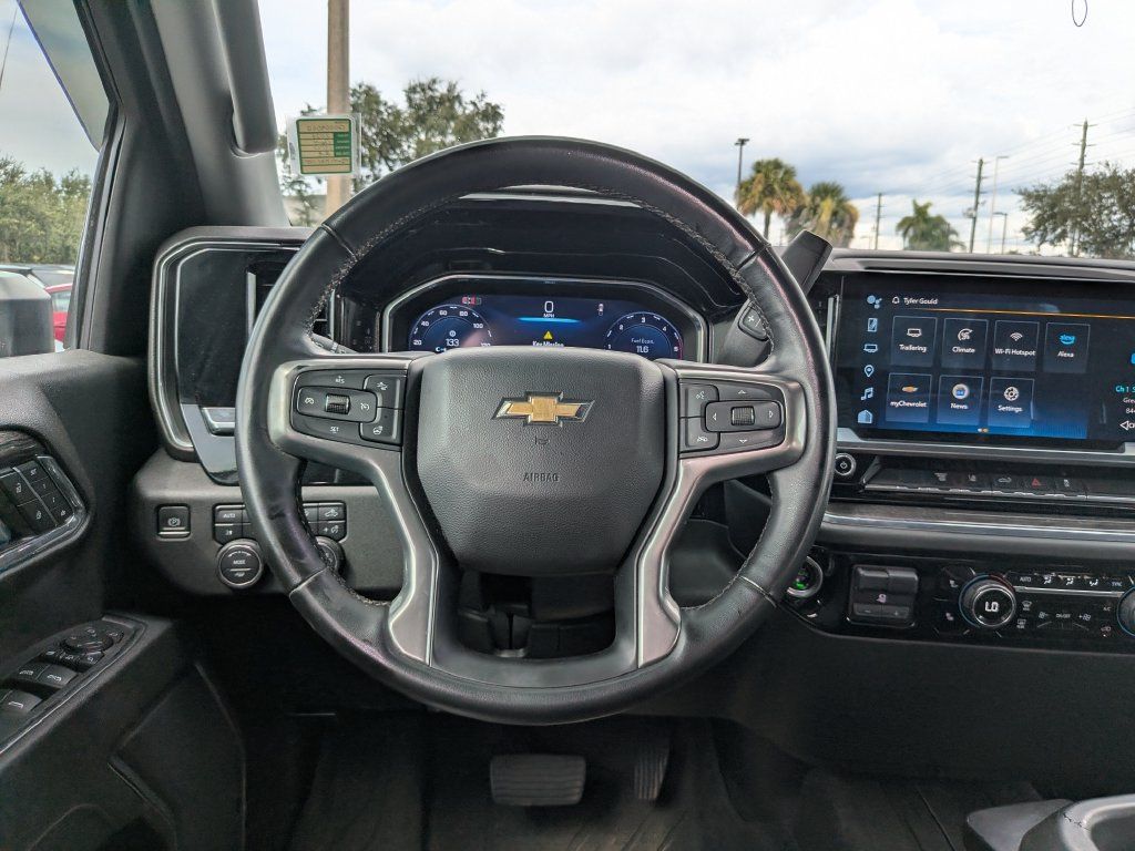Used 2024 Chevrolet Silverado 2500 LTZ AWD/4WD image 13