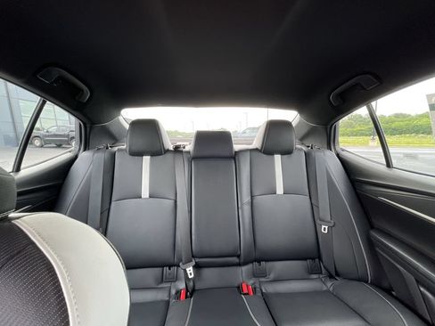 Used 2025 Toyota Camry SE AWD/4WD image 9