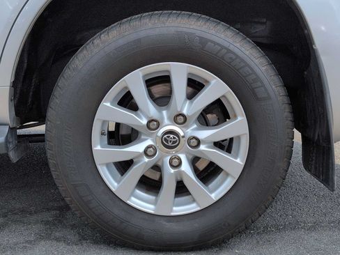 Used 2018 Toyota Land Cruiser AWD/4WD image 14
