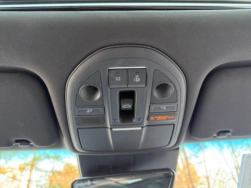 Used 2023 Genesis G70 2.0T w/ Sport Prestige Package image 28