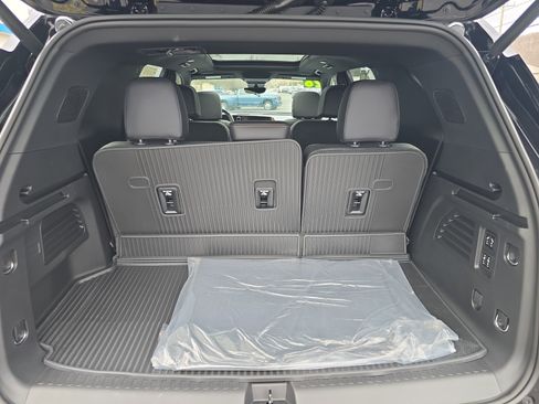 New 2026 Chevrolet Traverse High Country w/ LPO, Floor Liner Package AWD/4WD image 5