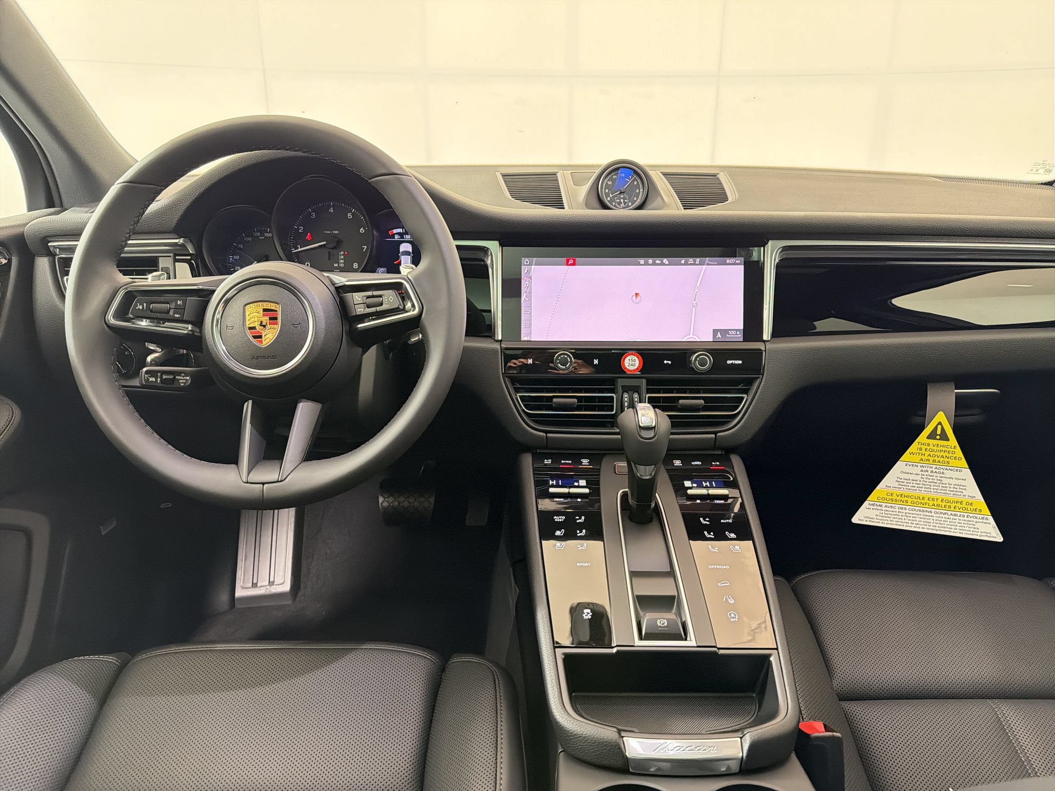 Used 2026 Porsche Macan AWD/4WD image 25