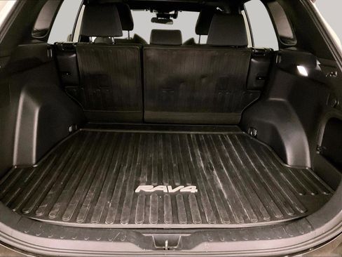 Used 2022 Toyota RAV4 SE w/ Convenience Package image 33