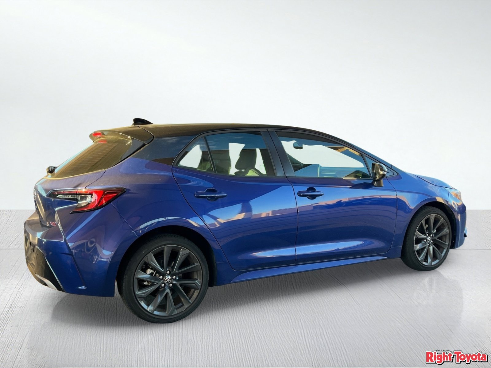 Used 2024 Toyota Corolla XSE FWD image 4