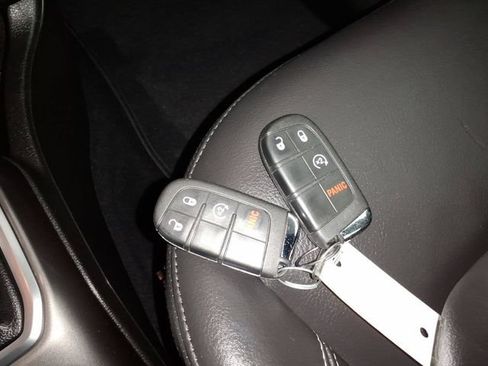 Used 2021 Jeep Renegade Limited AWD/4WD image 27