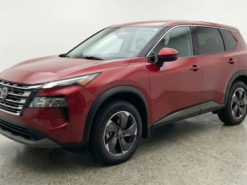 Used 2025 Nissan Rogue SV image 3
