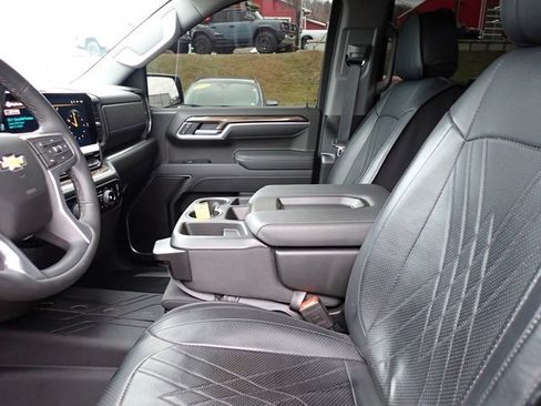 Used 2025 Chevrolet Silverado 1500 LT image 15