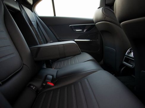 Used 2025 Mercedes-Benz C 300 4MATIC Sedan image 17