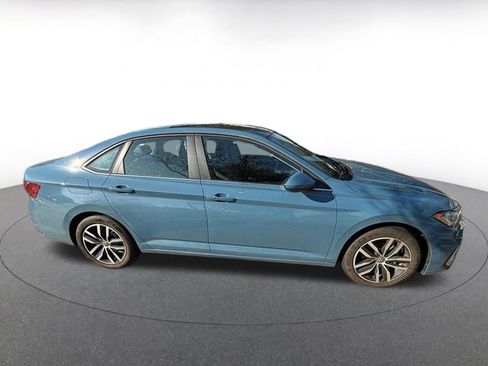 Used 2025 Volkswagen Jetta SE image 5