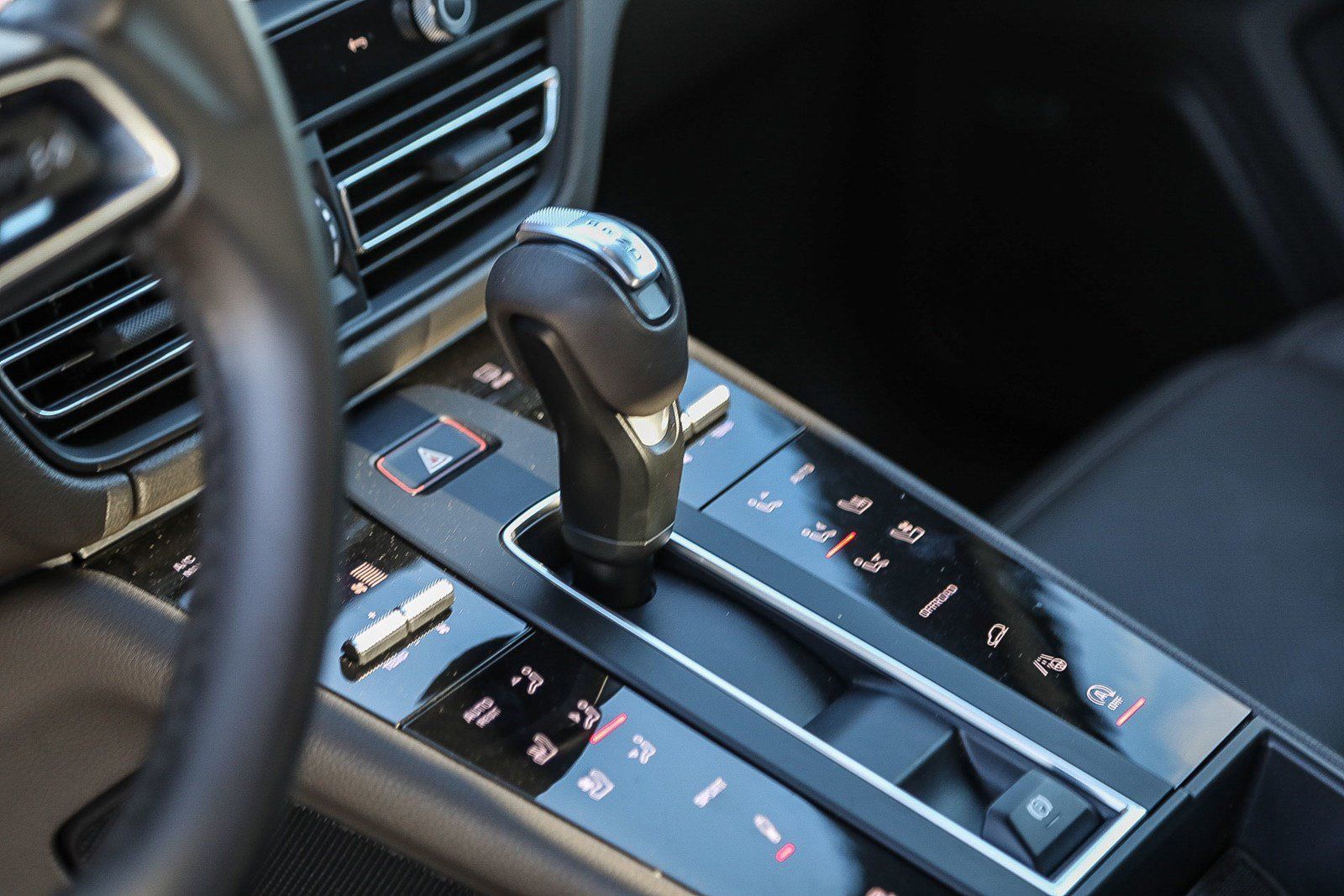 Used 2022 Porsche Macan S AWD/4WD image 15