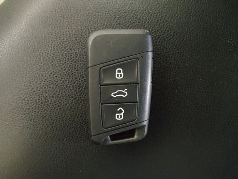 Used 2019 Volkswagen Jetta R-Line image 32