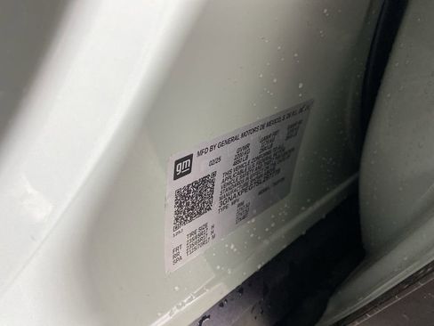 Used 2025 Chevrolet Equinox LT w/ Convenience Package II image 36