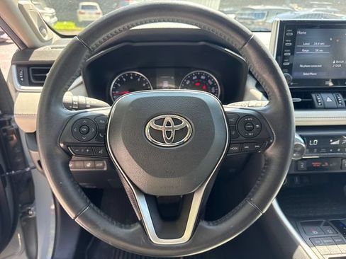 Used 2021 Toyota RAV4 XLE Premium AWD/4WD image 19