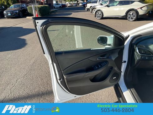 Used 2017 Chevrolet Volt Premier w/ Driver Confidence II Package image 17