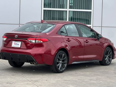 Used 2025 Toyota Corolla SE image 4