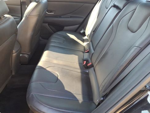 Used 2022 Hyundai Elantra Limited image 14