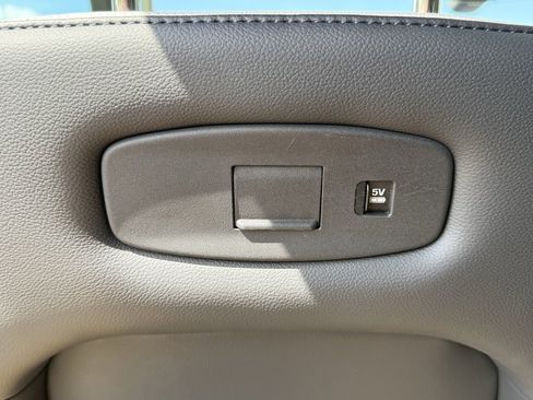 Certified 2025 Land Rover Discovery S image 30