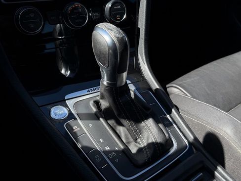 Used 2015 Volkswagen Golf R 4-Door image 26