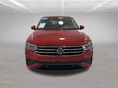 Certified 2023 Volkswagen Tiguan SE w/ Panoramic Sunroof Package FWD image 2