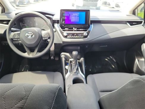 Used 2025 Toyota Corolla LE image 8