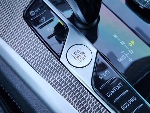 Used 2022 BMW X6 xDrive40i w/ M Sport Package image 21