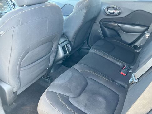 Used 2016 Jeep Cherokee Latitude w/ Cold Weather Group image 18