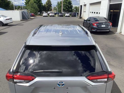 Used 2020 Toyota RAV4 LE w/ All Weather Liner Package AWD/4WD image 5