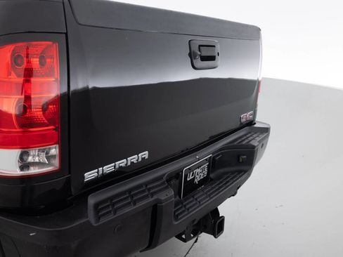 Used 2013 GMC Sierra 2500 Denali w/ Suspension Package, Off-Road AWD/4WD image 16