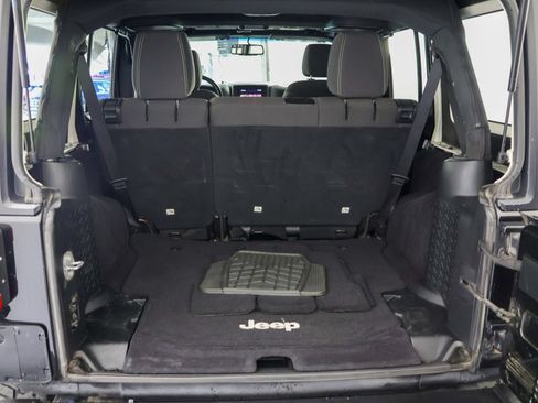 Used 2017 Jeep Wrangler Unlimited Rubicon w/ Connectivity Group AWD/4WD image 20
