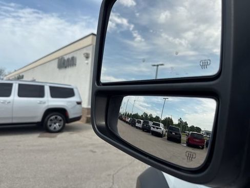 Used 2024 RAM 5500 Tradesman w/ Chrome Appearance Group AWD/4WD image 16