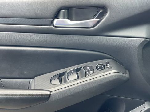 Used 2024 Nissan Altima 2.5 SV FWD image 23