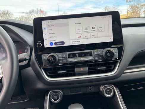 Used 2025 Toyota Grand Highlander XLE image 21