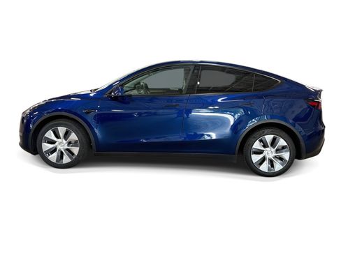 Certified 2023 Tesla Model Y Long Range AWD/4WD image 3