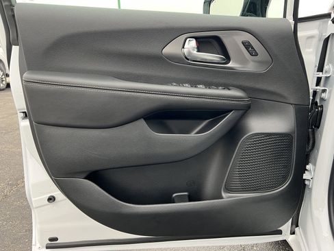 New 2026 Chrysler Pacifica Select AWD/4WD image 14