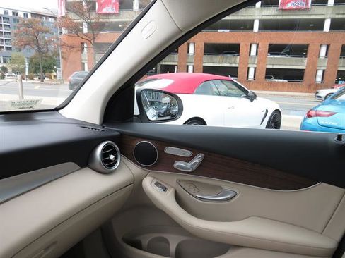 Used 2021 Mercedes-Benz GLC 300 4MATIC image 16