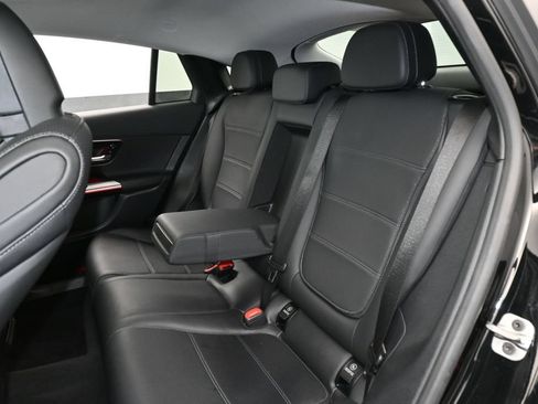 Used 2025 Mercedes-Benz GLC 300 4MATIC image 32